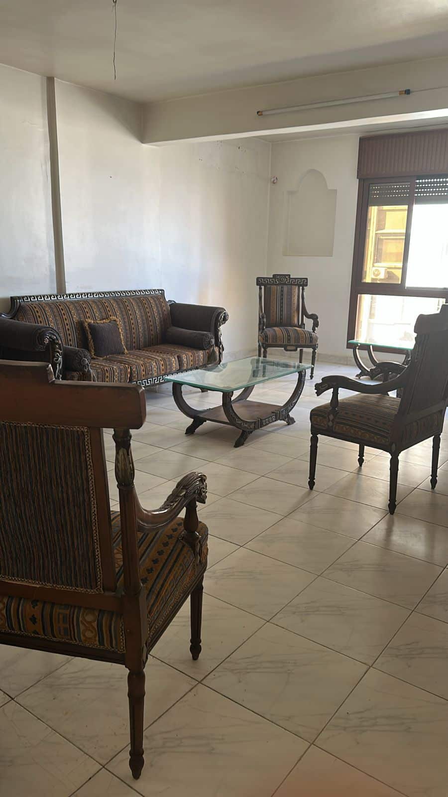 شقة بكسوة ممتازة للايجار -مزة فيلات شرقية - 2