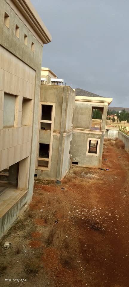 قصر مؤلف من فيلتين للبيع -يعفور - 4